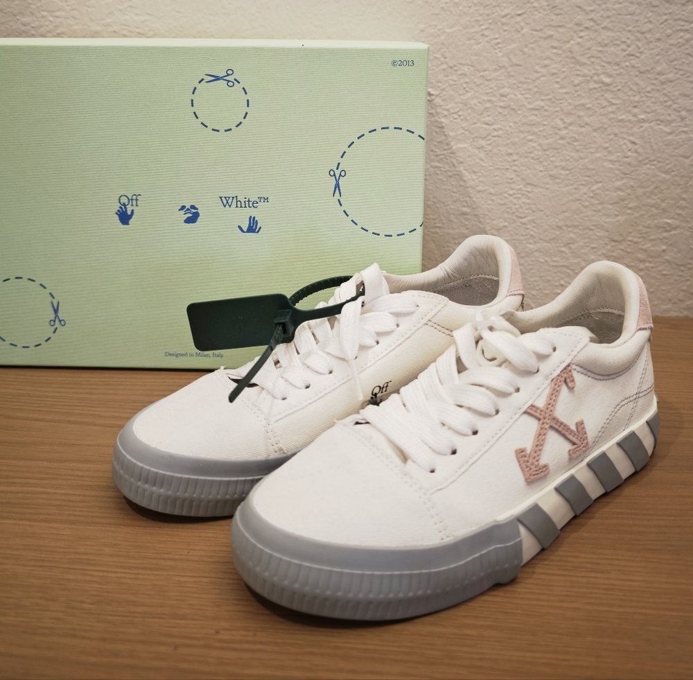 Off-White White and Gray Sneakers